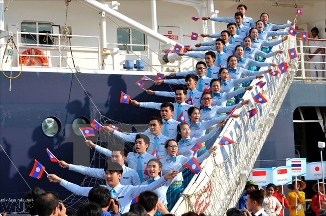 Ship for Southeast Asian and Japanese Youth Program leaves Vietnam - ảnh 1
